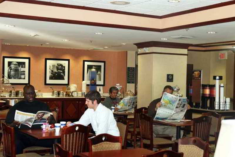 Hampton Inn Raleigh Capital Blvd North Restaurant photo